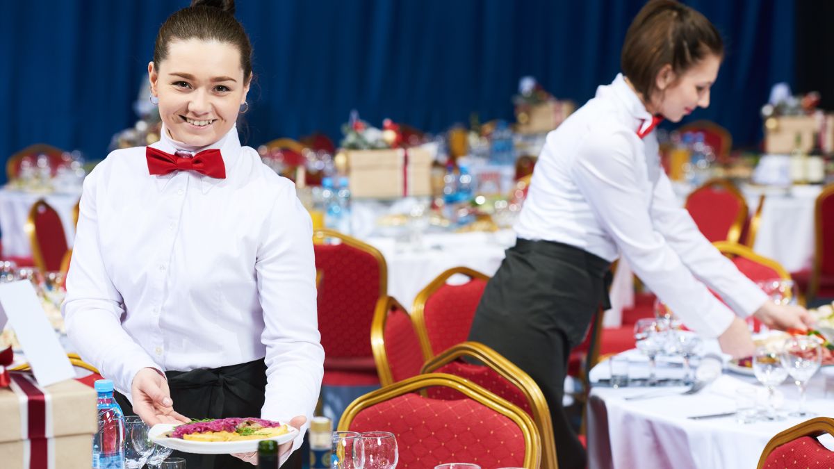 Connected Cuisine: The Impact of Internet Connection on Catering Services